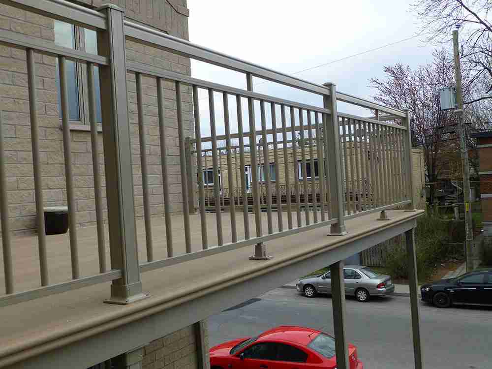 Aluminum Deck Railing Vs Composite Mondi Aluminum