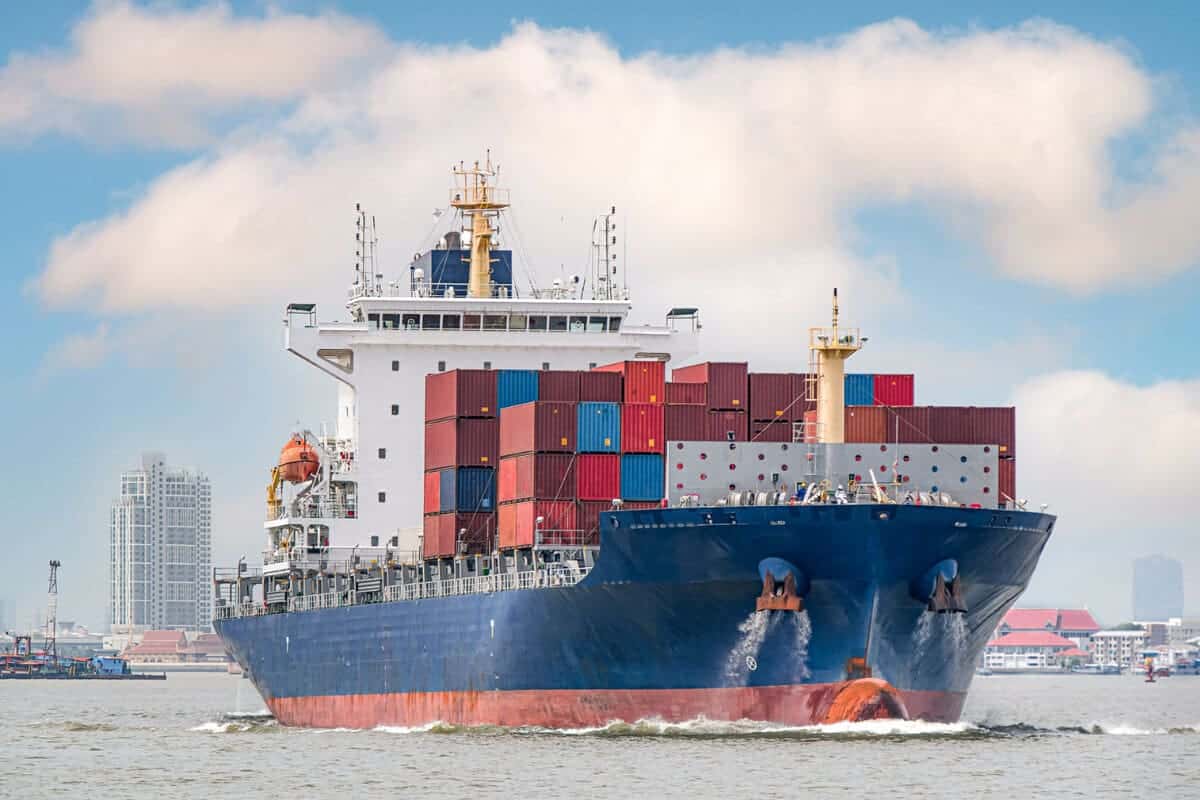 How Do Shipping Container Ships Float With All The Weight? Mondoro
