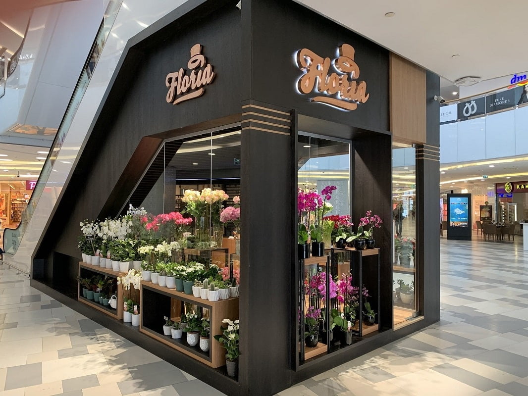 Floria a deschis un magazin la intrarea în Plaza România