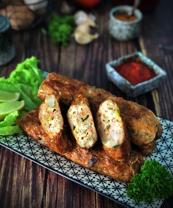 Pork Ngoh Hiang (Chinese Fried Meat Rolls in Bean Curd Skins) Making