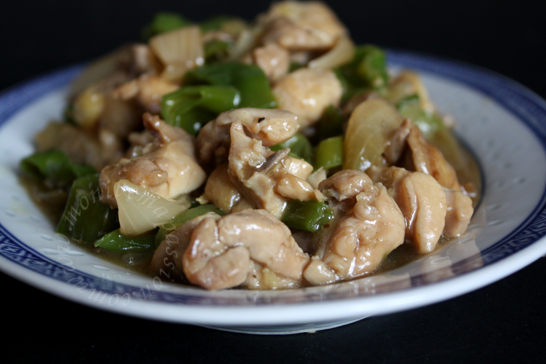 Poulet gros piments Green sweet chili peppers and chicken stir fry