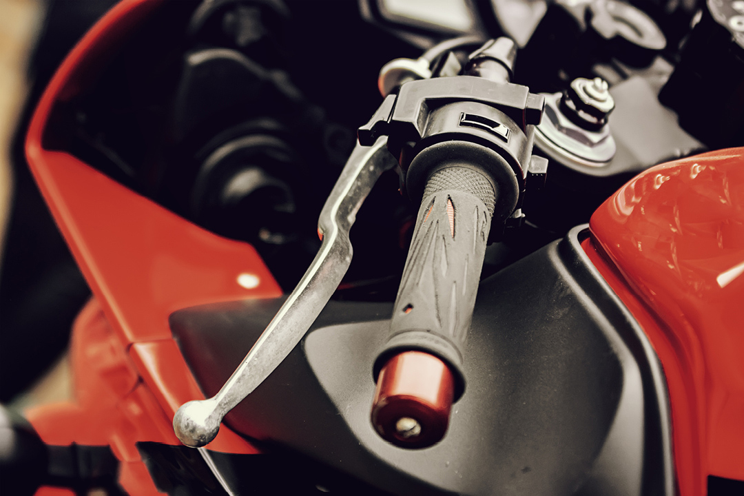 How to Ride a Motorcycle 6 Easy Steps Monimoto US