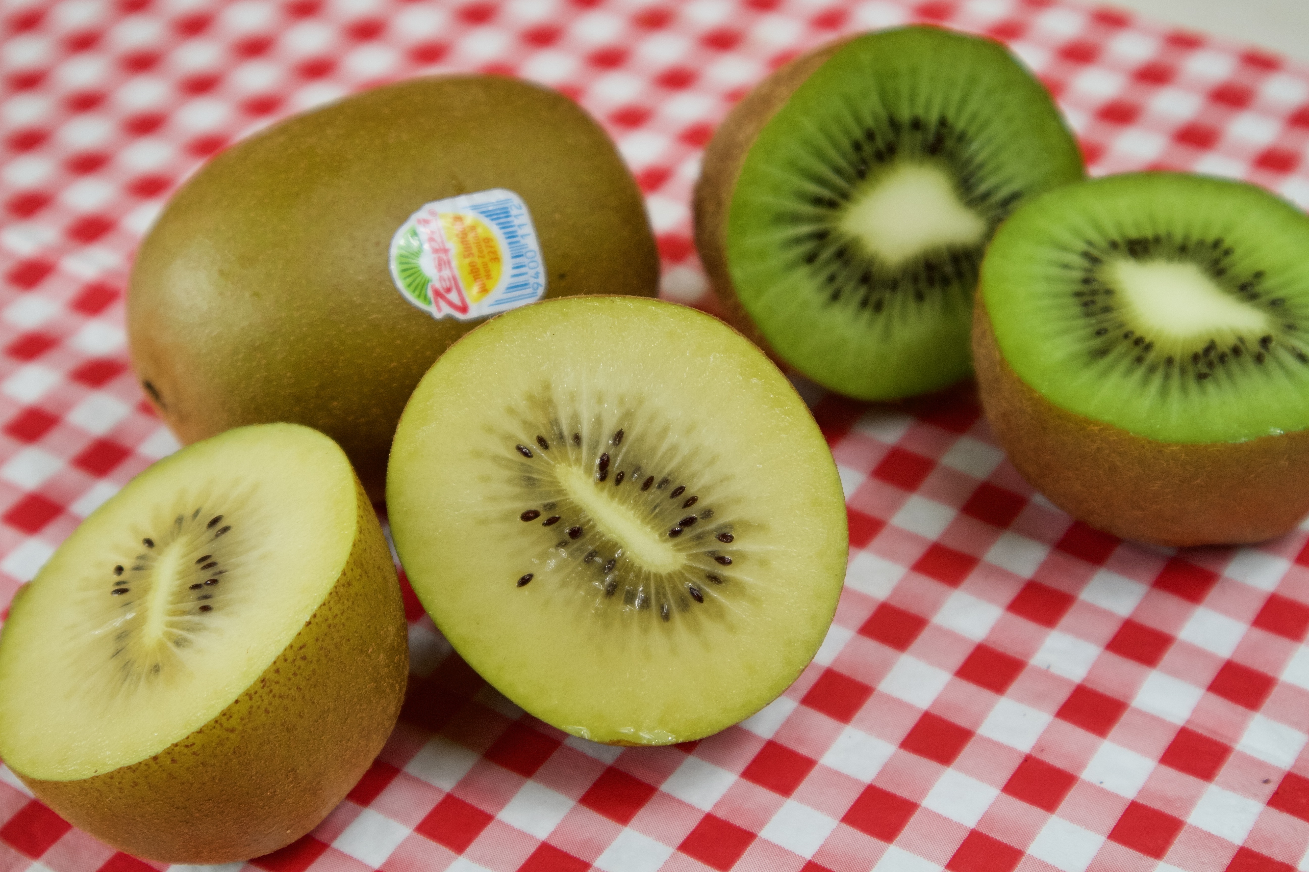 Alles Over De Kiwi!!!!! Waarom Twee Kiwi's Met Schil Per Dag Een Gezond Idee Is! - Monique Van Der Vloed
