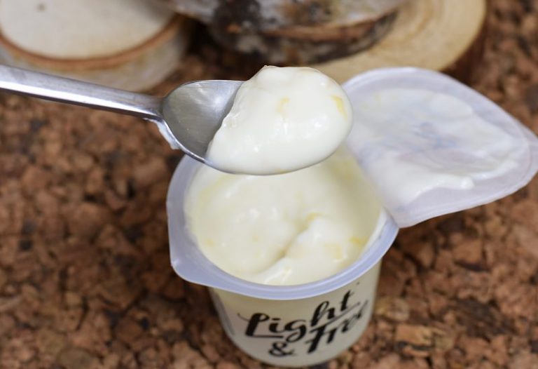 Review Danone " LIGHT & FREE yoghurt, skyr en kefir Monique van der Vloed