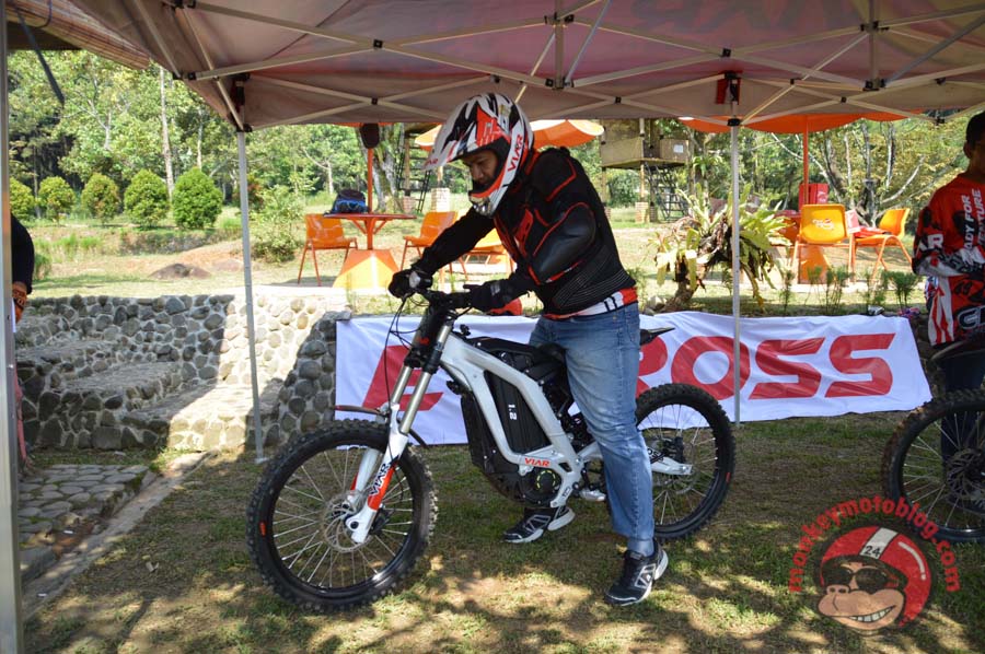 Viar Motor Indonesia Perkenalkan Viar E 
