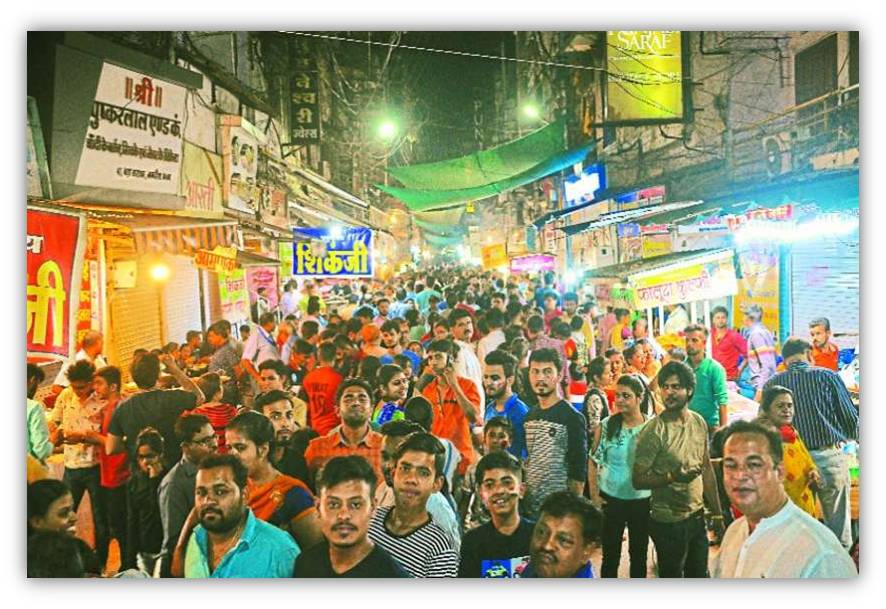 India’s Only Night Food Street “Sarafa Bazaar”Indore 'Monomousumi'