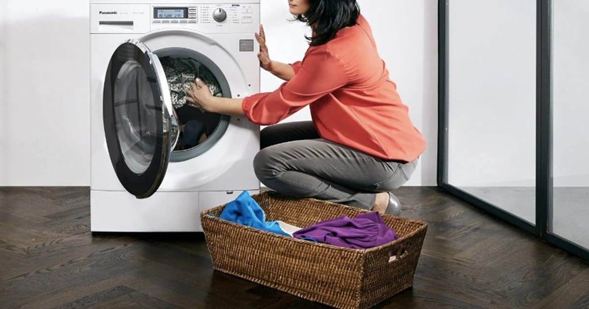 Washing clothes with pepper monsix