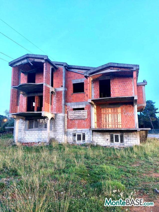 Sale of a house with a plot in Podgorica on the