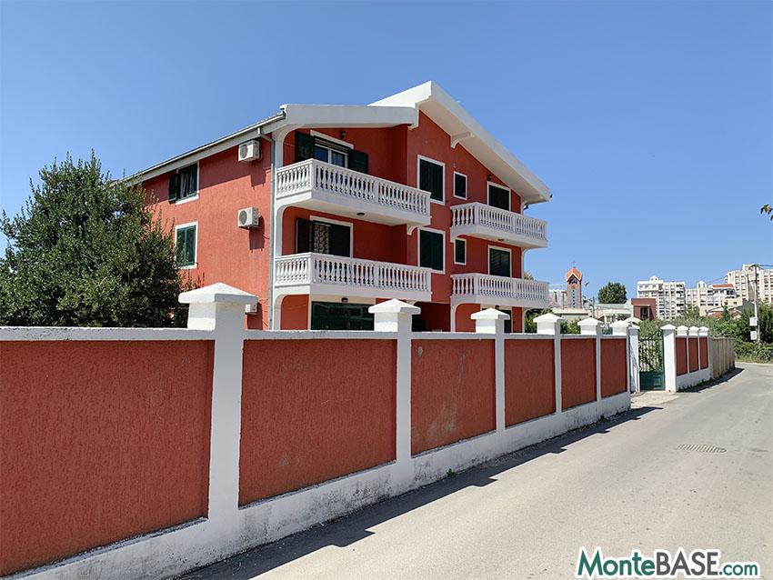 Apartments in Montenegro house 5 min walk from Bar center on the