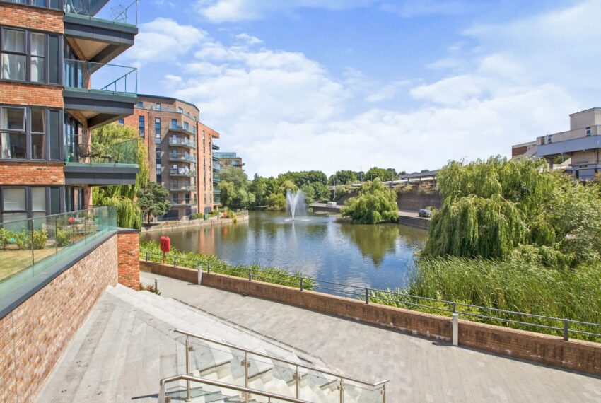 The Marquess, Mill Pond Road, Langley Square, Dartford, DA1 5WU Real