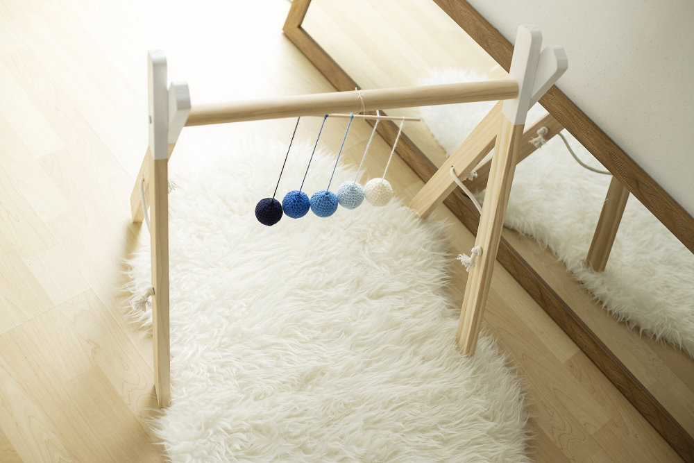 Montessori Gobbi mobile, the most iconic visual baby mobile