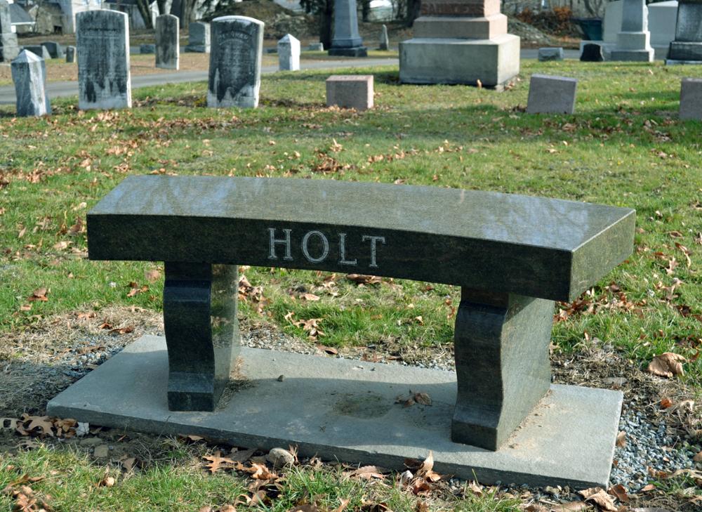 Granite Benches and Cremation Memorials > Curved Bench Parise