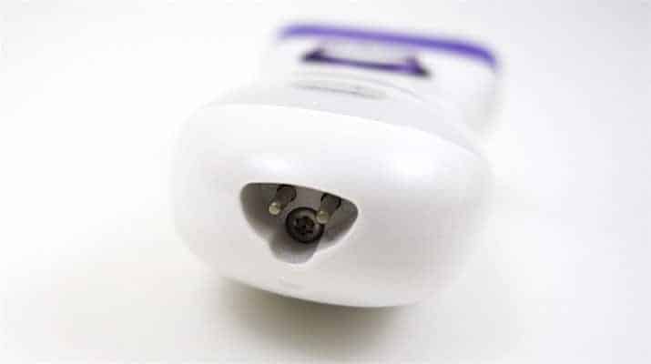 Braun Silk Epil 9 Epilierer-Ladebuchse an der Unterseite des Griffs