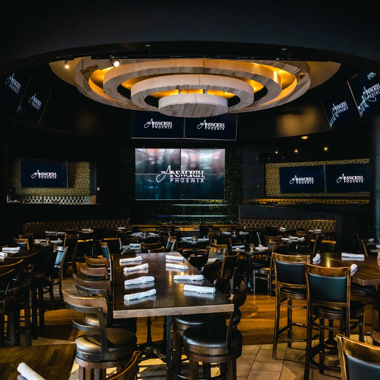 6 Best Sports Bars in Downtown Phoenix (Updated for 2024)