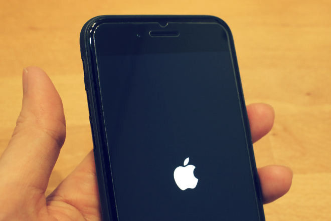 iPhone 7って「強制的に再起動（リセット）」させる方法が変わってるの知ってた？？ MOOOII