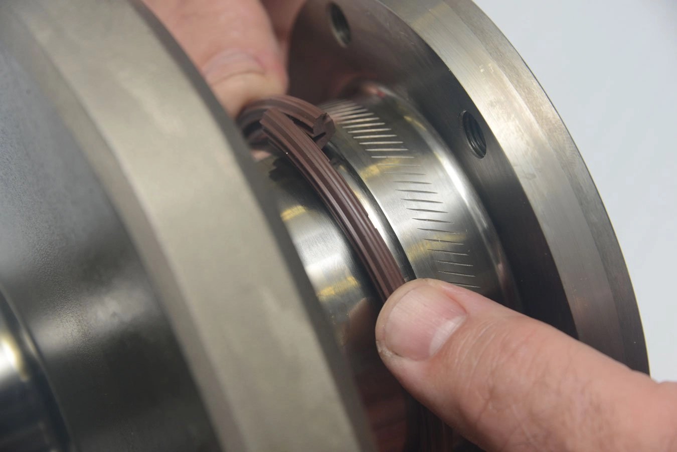 Kaase abandons traditional twopiece bigblock rear main seal Moore