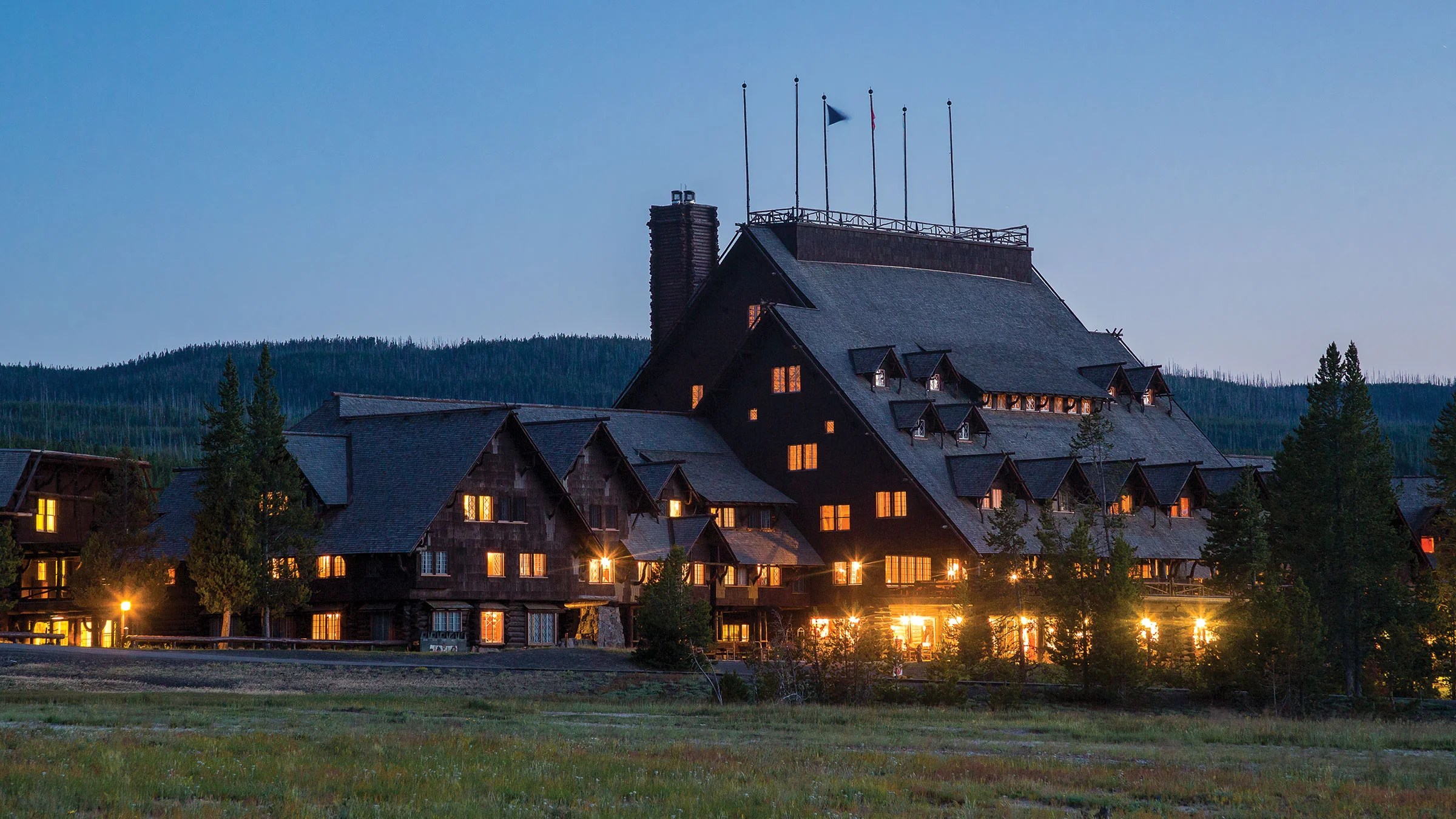 WHERE TO STAY in Yellowstone 2023 (Best Hotels + Helpful Tips)