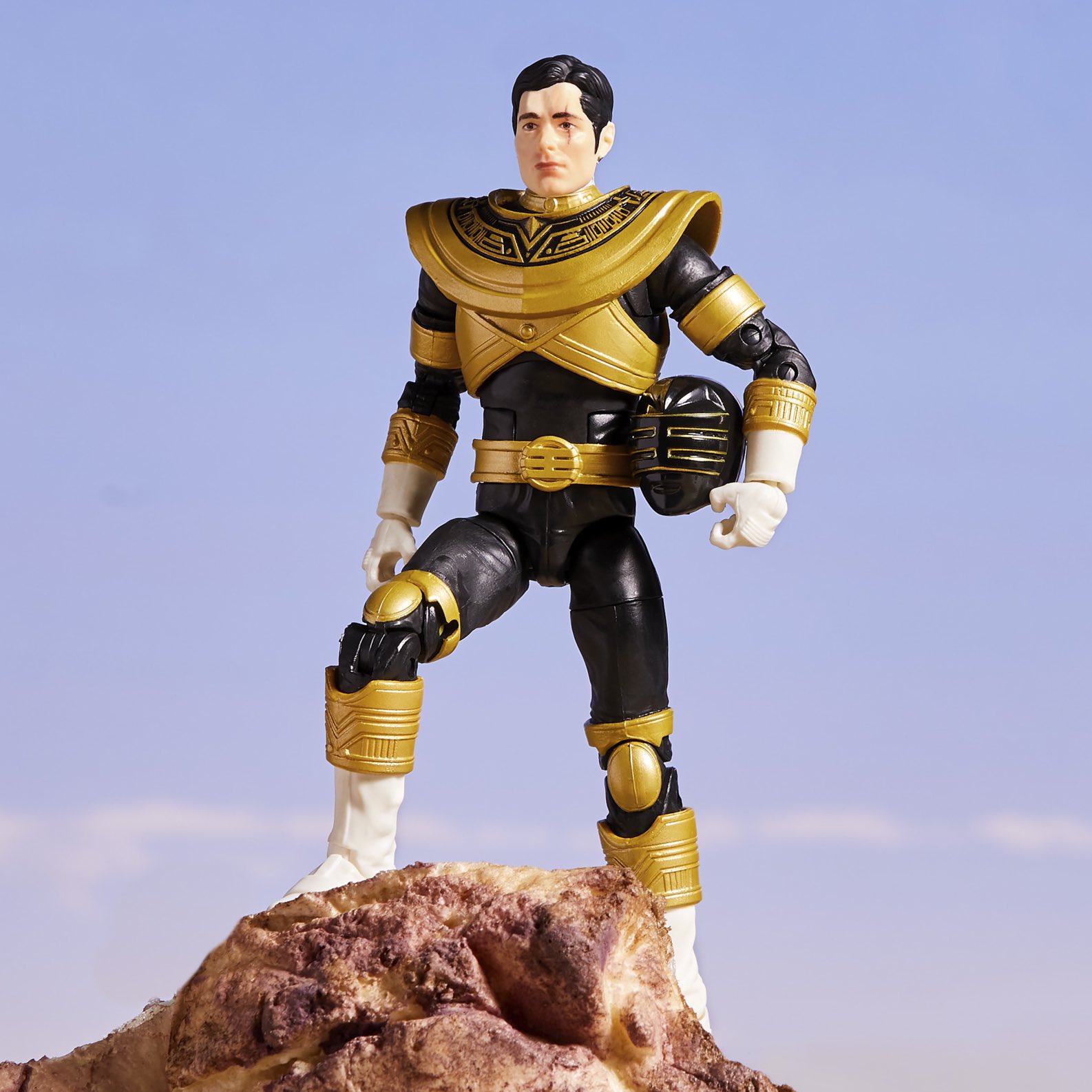 Lightning Collection Gold Zeo Ranger Figure II Morphin' Legacy