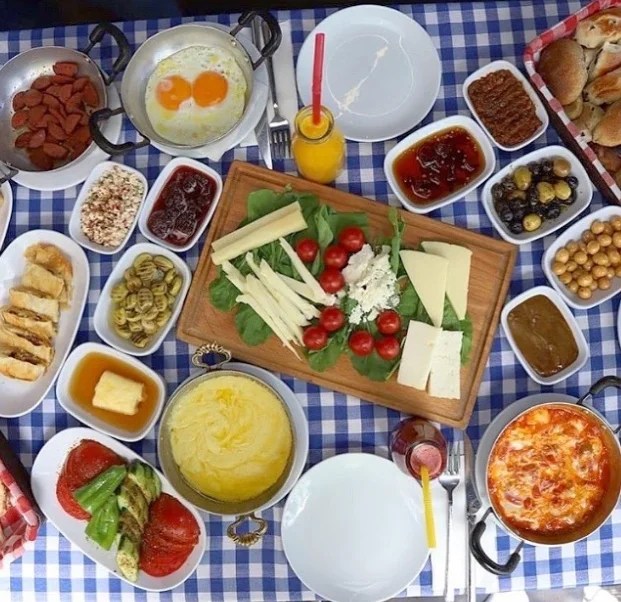 Kale Cafe Rumelihisarı, Beşiktaş İstanbul Mor Rehber Kahvaltı