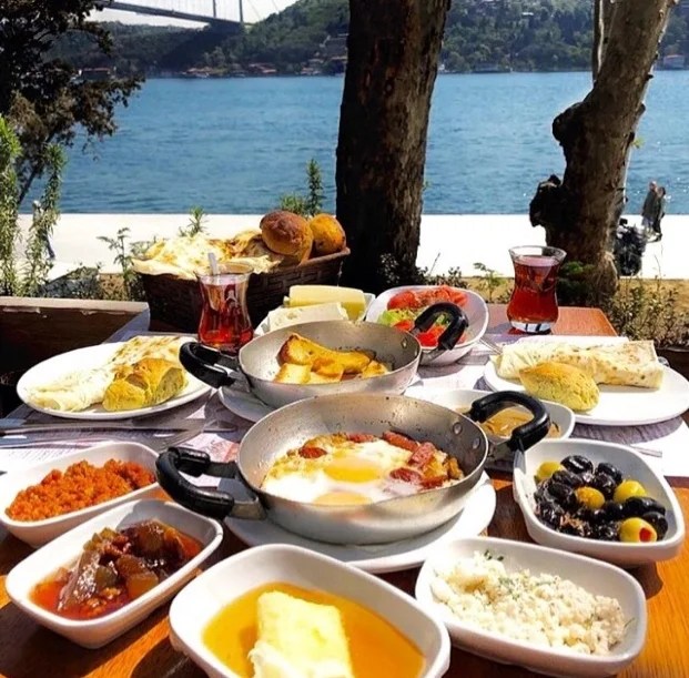 Kale Cafe Rumelihisarı, Beşiktaş İstanbul Mor Rehber Kahvaltı