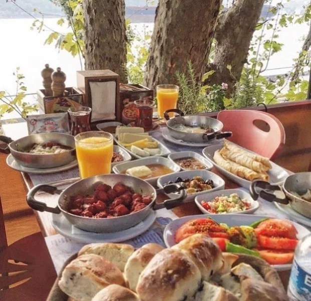 Kale Cafe Rumelihisarı, Beşiktaş İstanbul Mor Rehber Kahvaltı