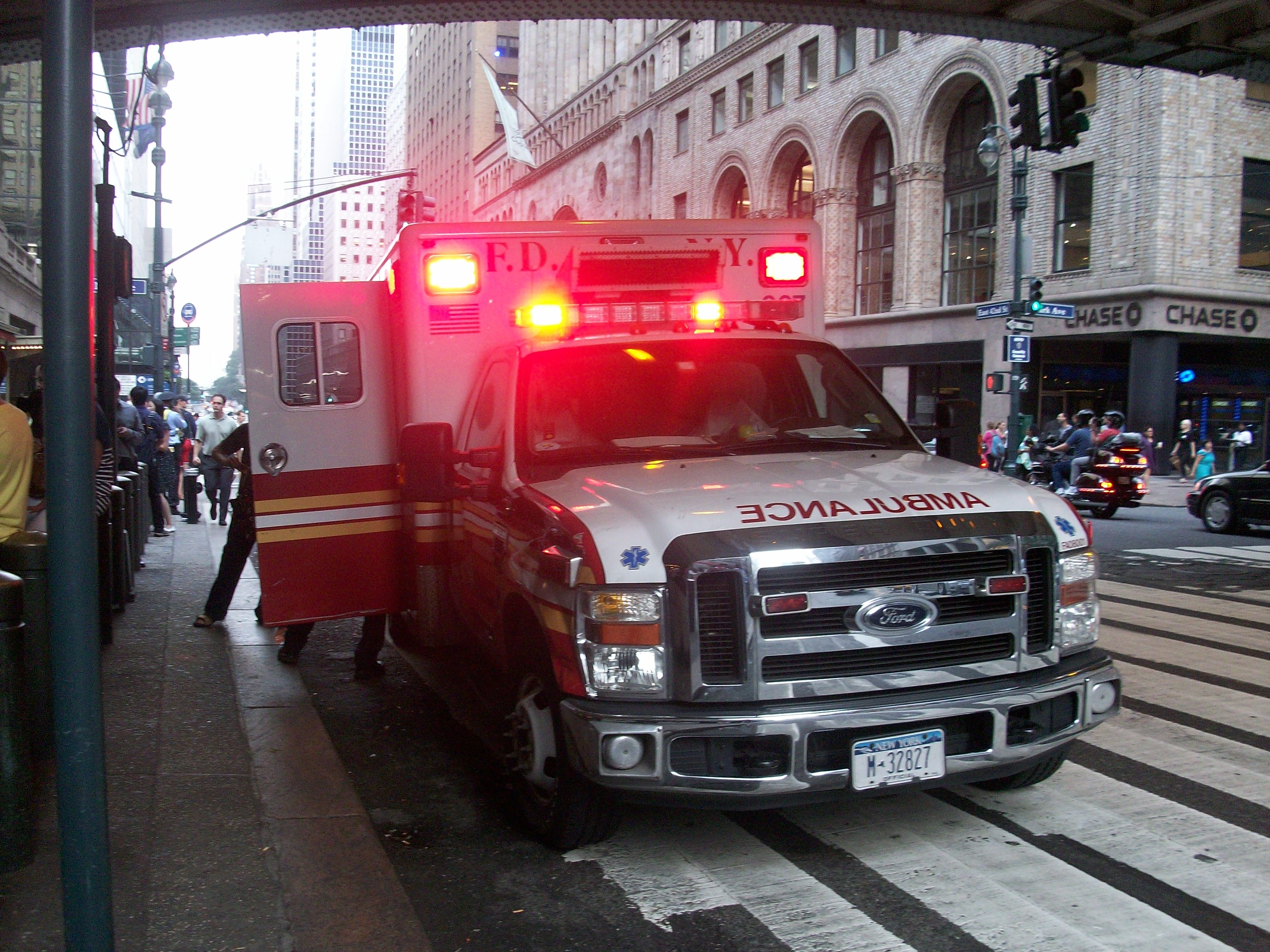 Ambulance accident in Brooklyn, New York leaves multiple injured Top