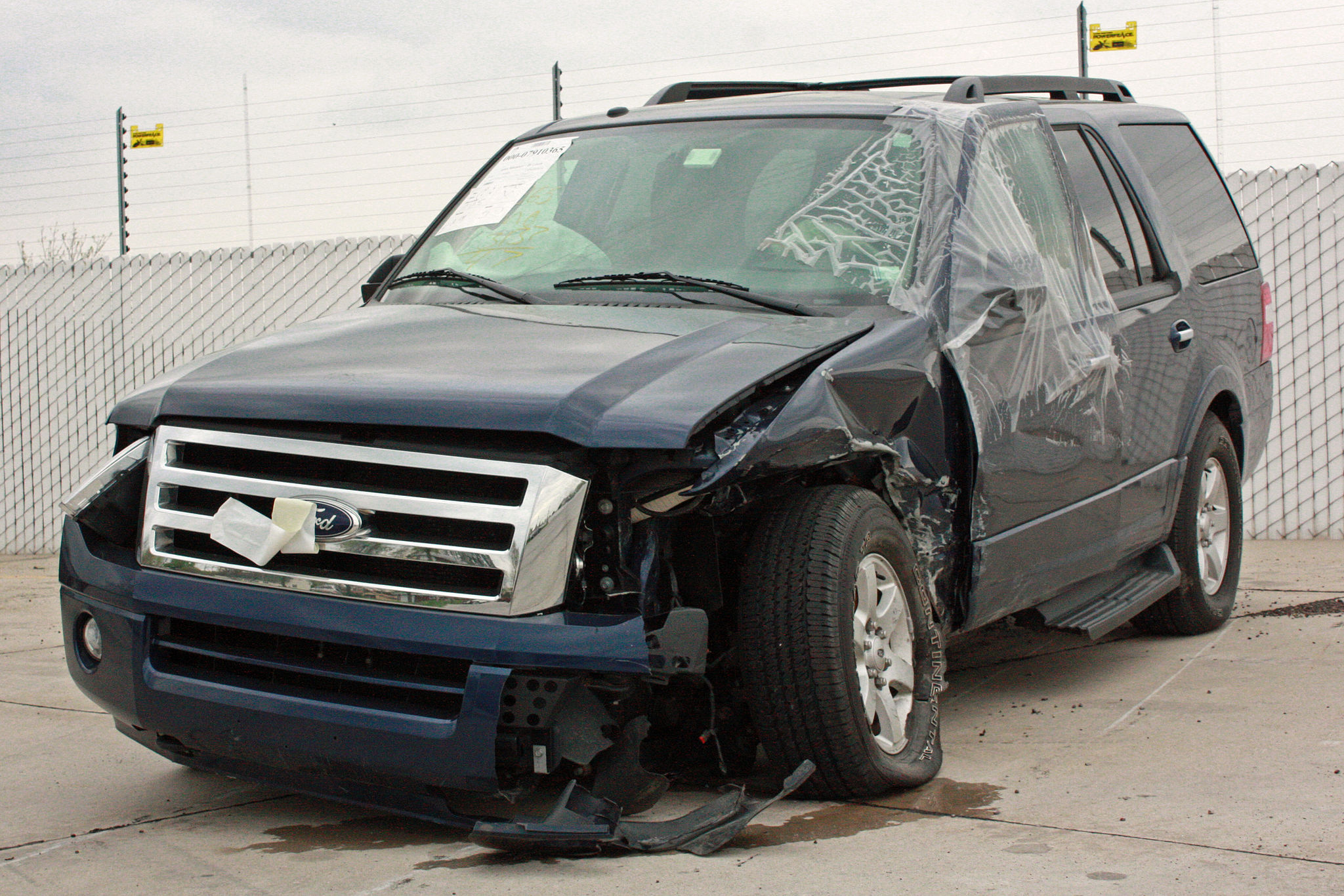 SUV crashes on Manhattan sidewalk following police chase Top New York
