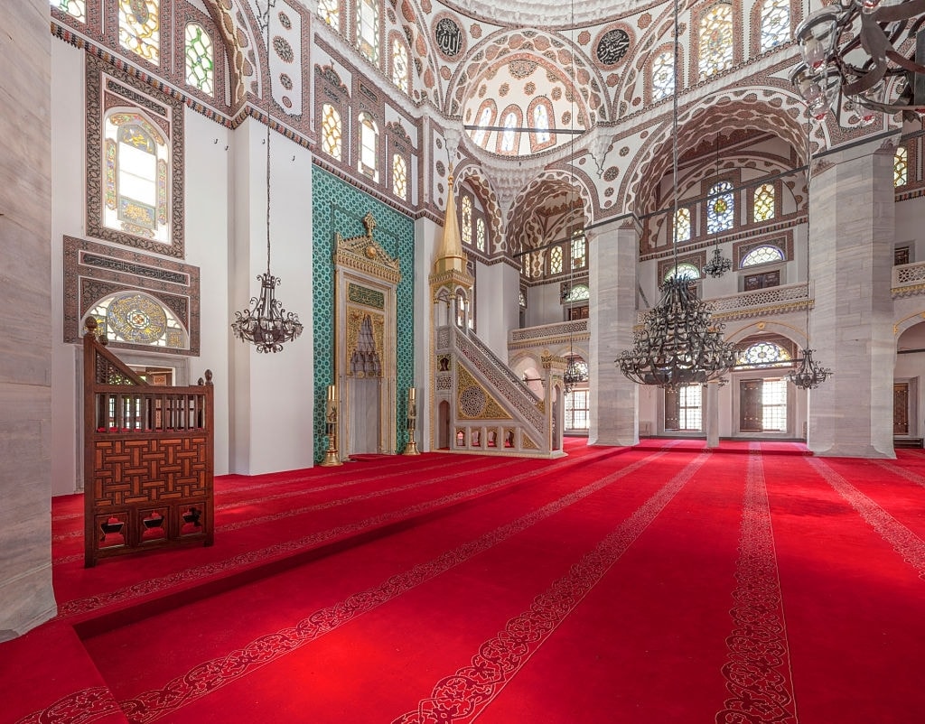 Visit us and Know the importance of Mosque Carpet in the UAE