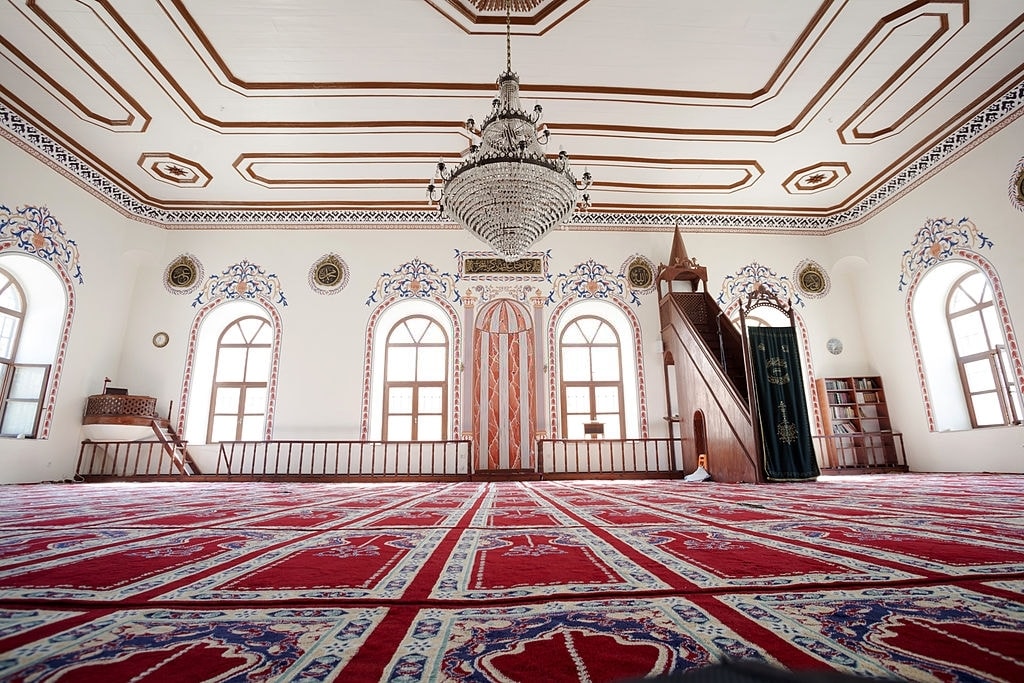 Visit us and Know the importance of Mosque Carpet in the UAE