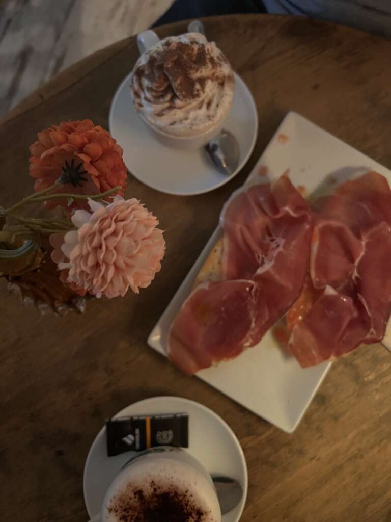 Cafe dela Luz breakfast