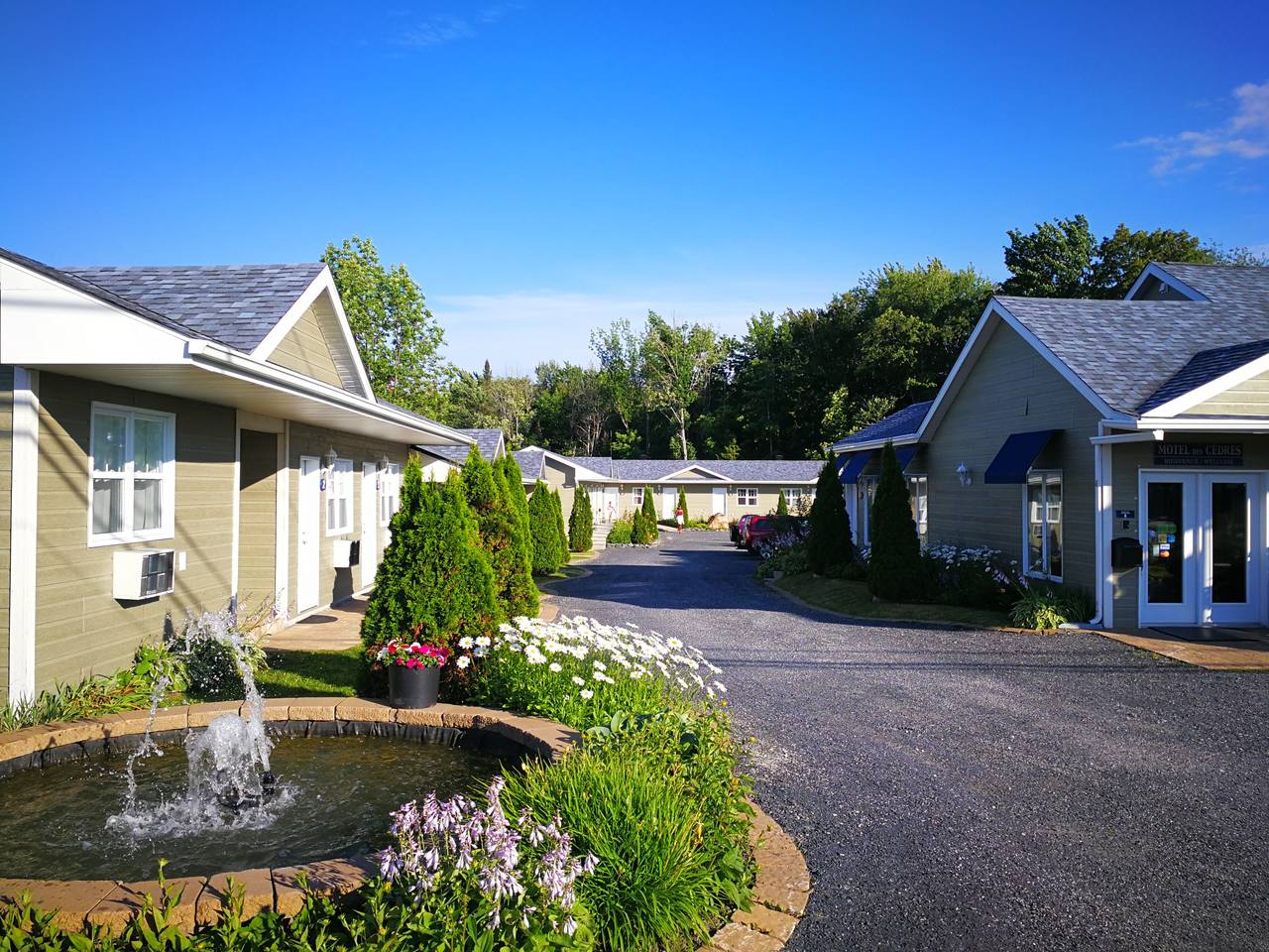 PHOTOS Motel Des Cedres