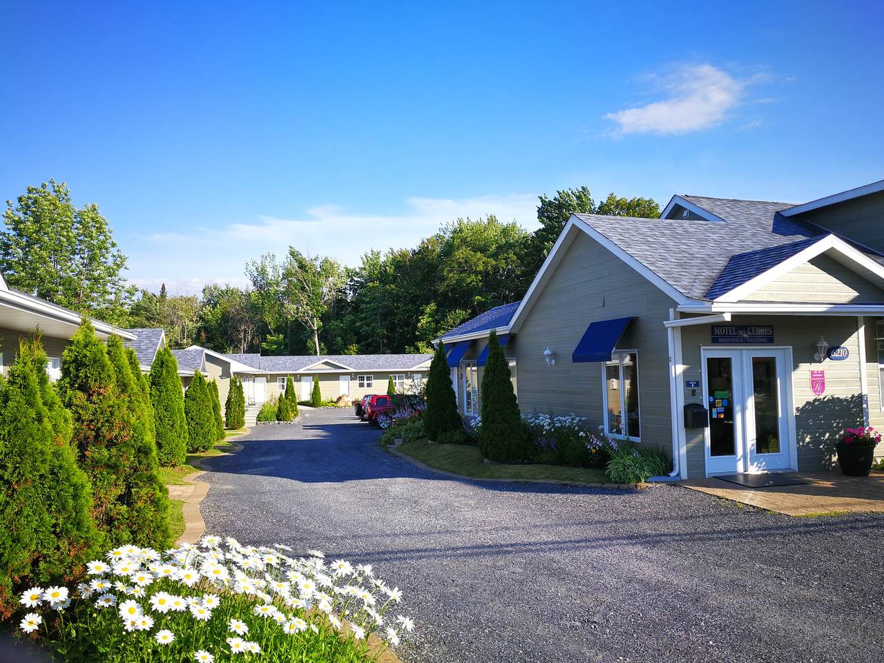 PHOTOS Motel Des Cedres