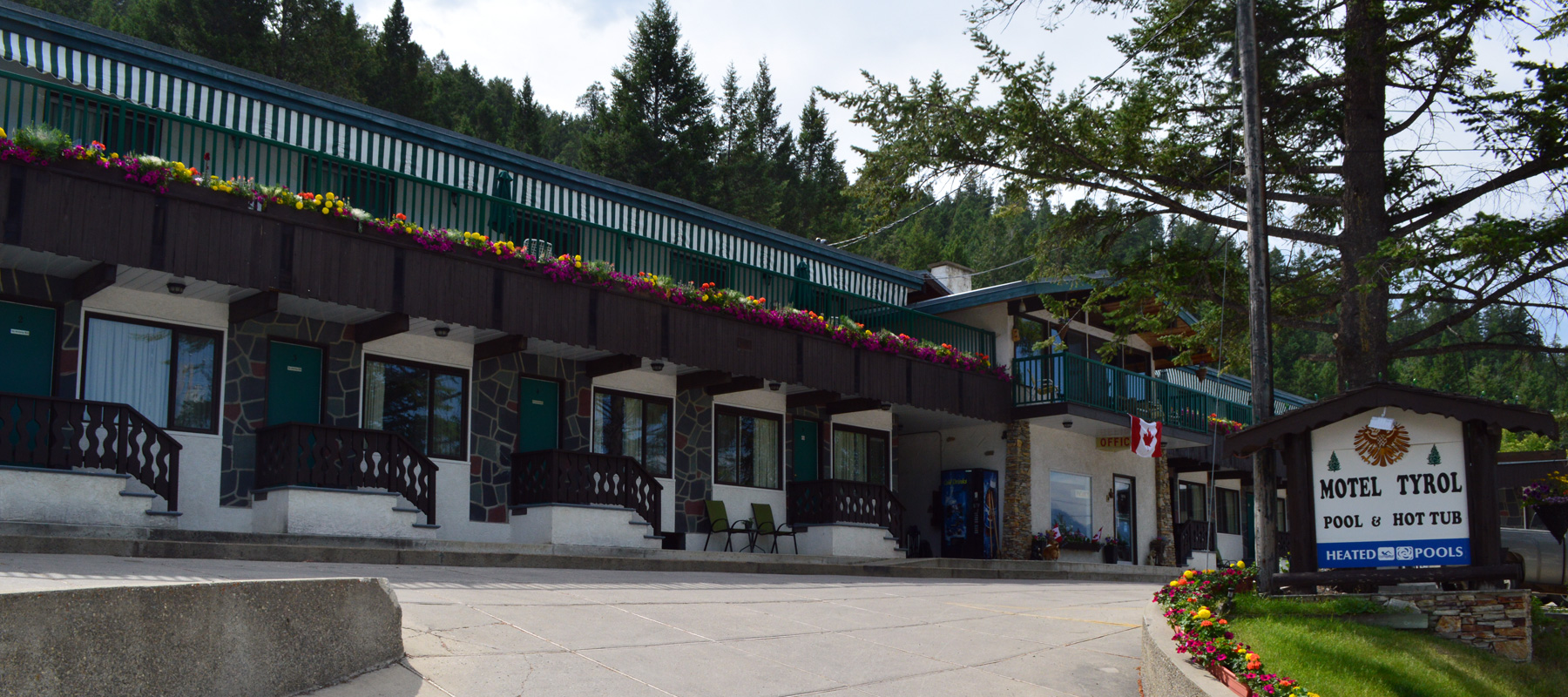 Motel Tyrol Radium Hot Springs Lodging & Heated