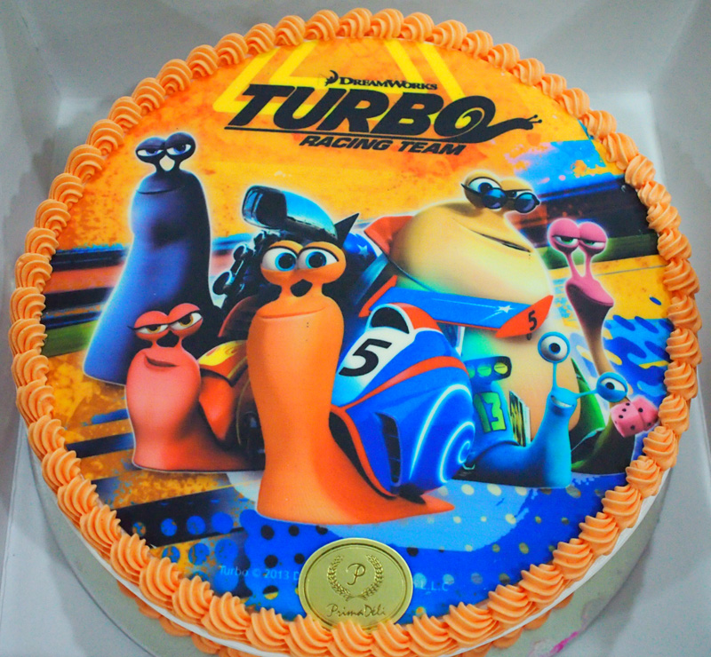 Turbo action on cake (introducing PrimaDeli's new range of cartoon