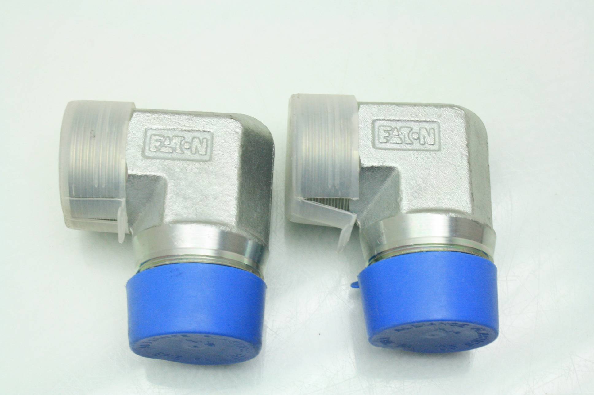 2 Eaton Hydraulic Elbow Fittings 11/4" Male NPT to 111/16 ORFS