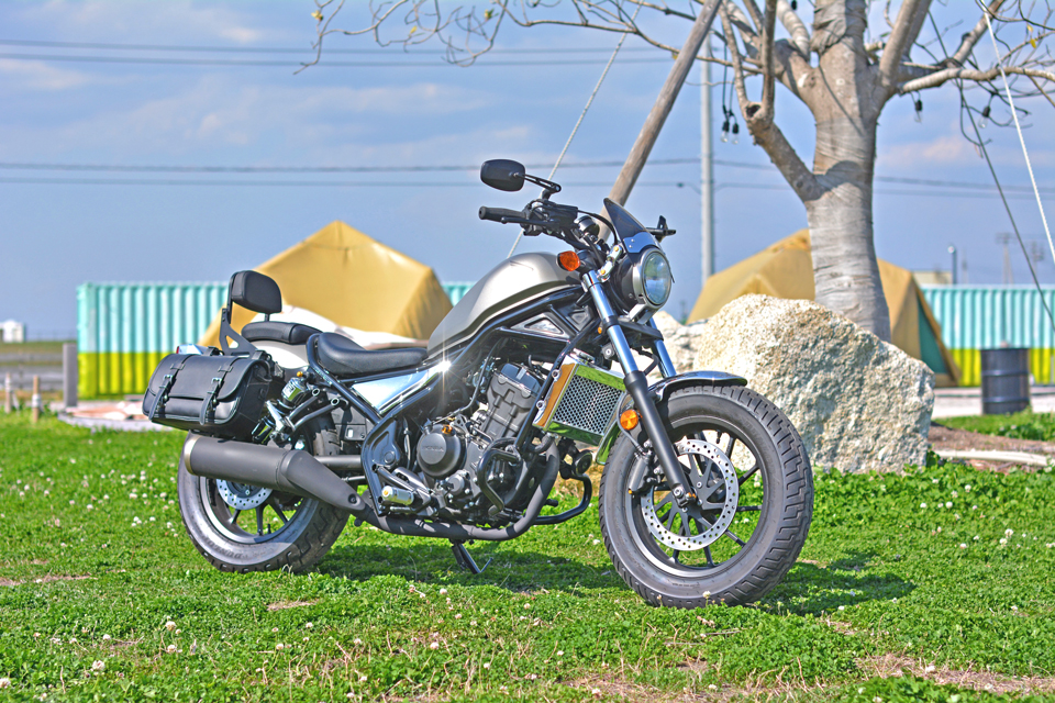雰囲気変わりすぎ？！弄りたくなるバイク「rebel(レブル)250」のカスタムモデルがかっこいい！ MotoBe 20代にバイクの