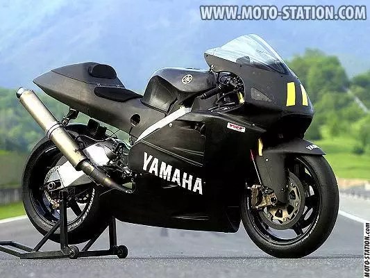 MotoGP 2002 Yamaha peaufine sa M1 MotoStation