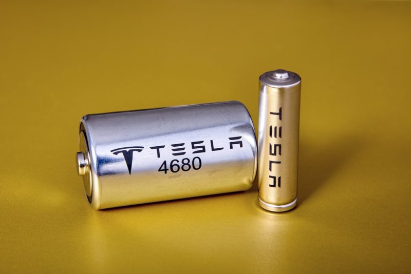 How Big Are Batteries On Electric Cars? (Explained) Motor & Wheels