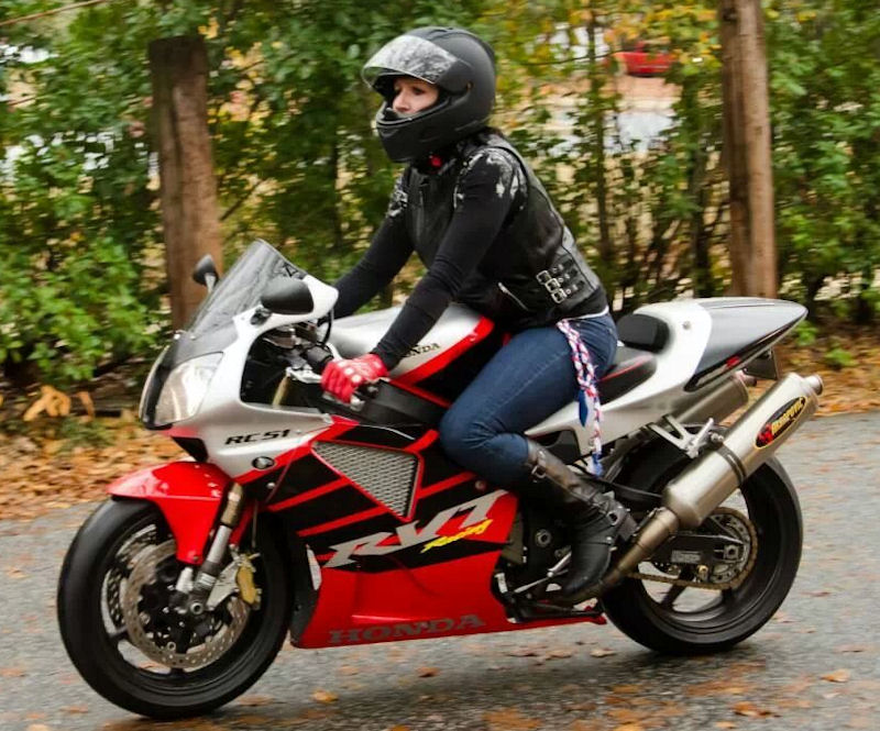 Women on Motorcycles Picture 2000 Honda RC51 1000
