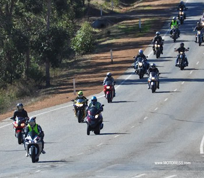 The Motorcycle Rider's Guide to Group Riding MOTORESS