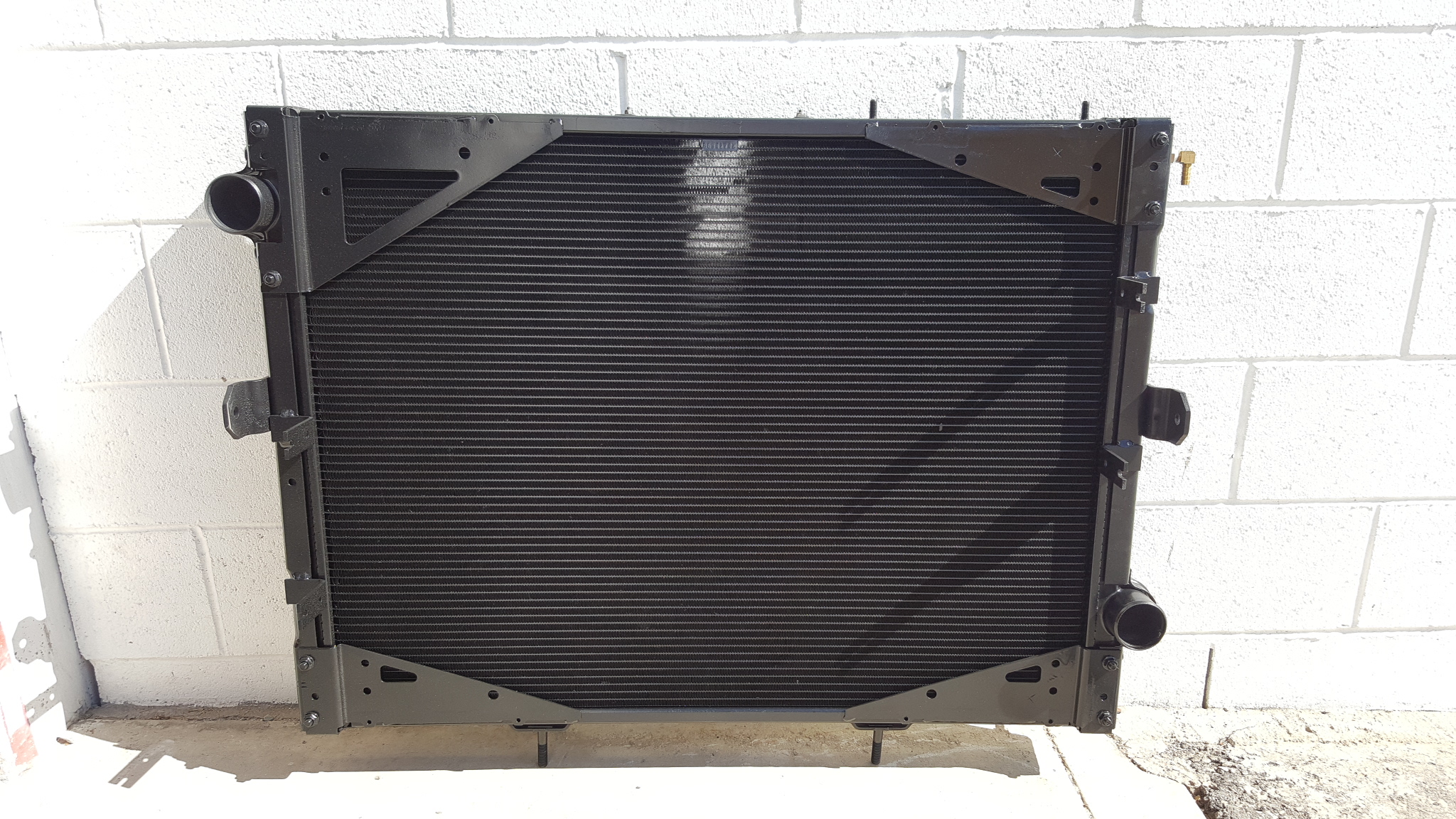 RV Diesel Pusher Motorhome Radiator & Air Intercooler Dirty with Oily
