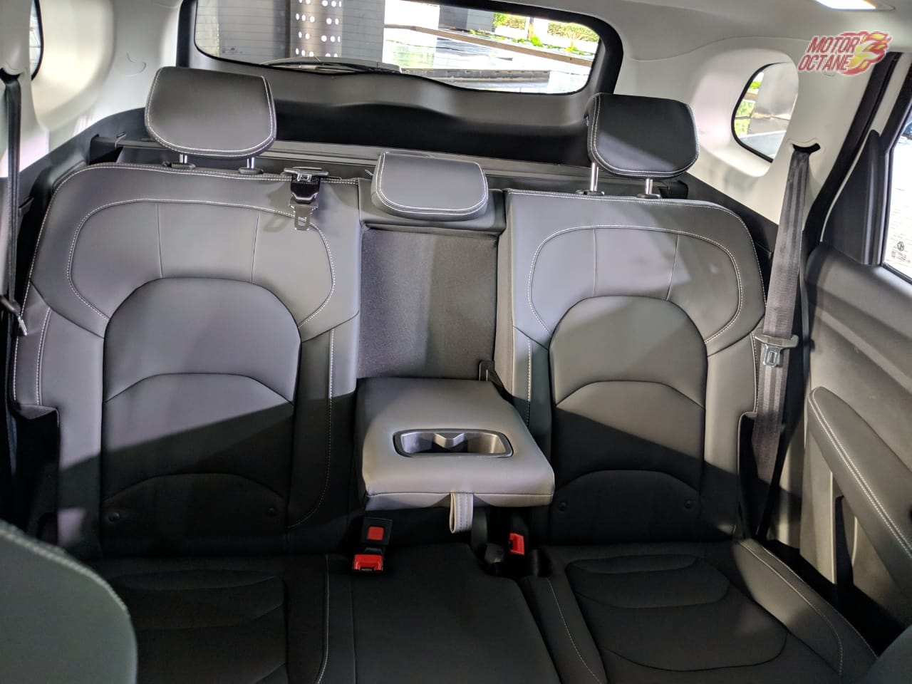 MG Hector Infotainment System gets Improved Voice Assist » MotorOctane