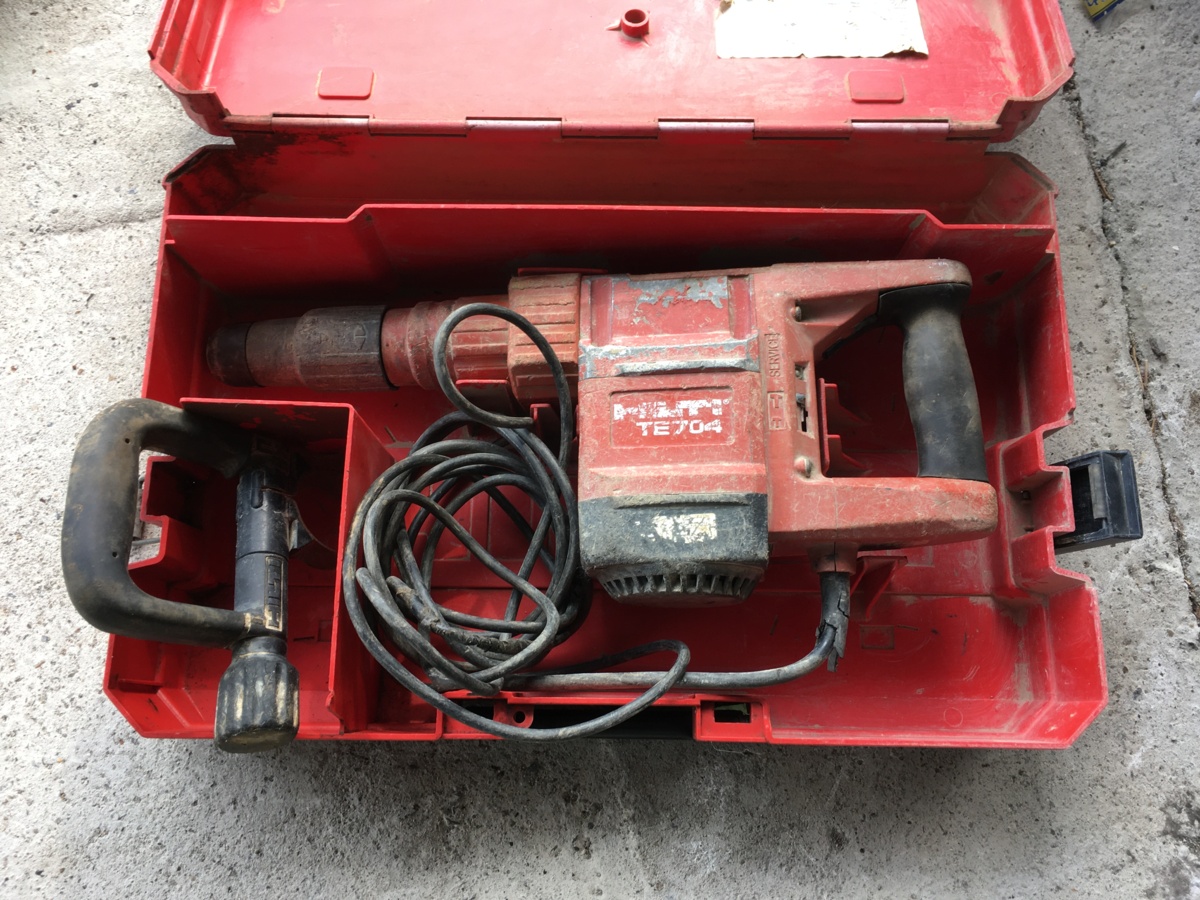 ハ*ん様 ヒルティ HILTI TE76 電動ハンマー 箱 ビット付き 【公式通販】