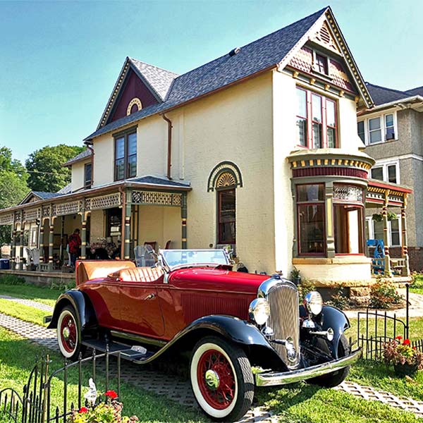 1 BEST Mankato Bed and Breakfast Moulin Rouge House