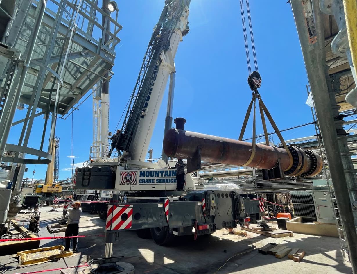 Refinery Turnaround Mountain Crane Service