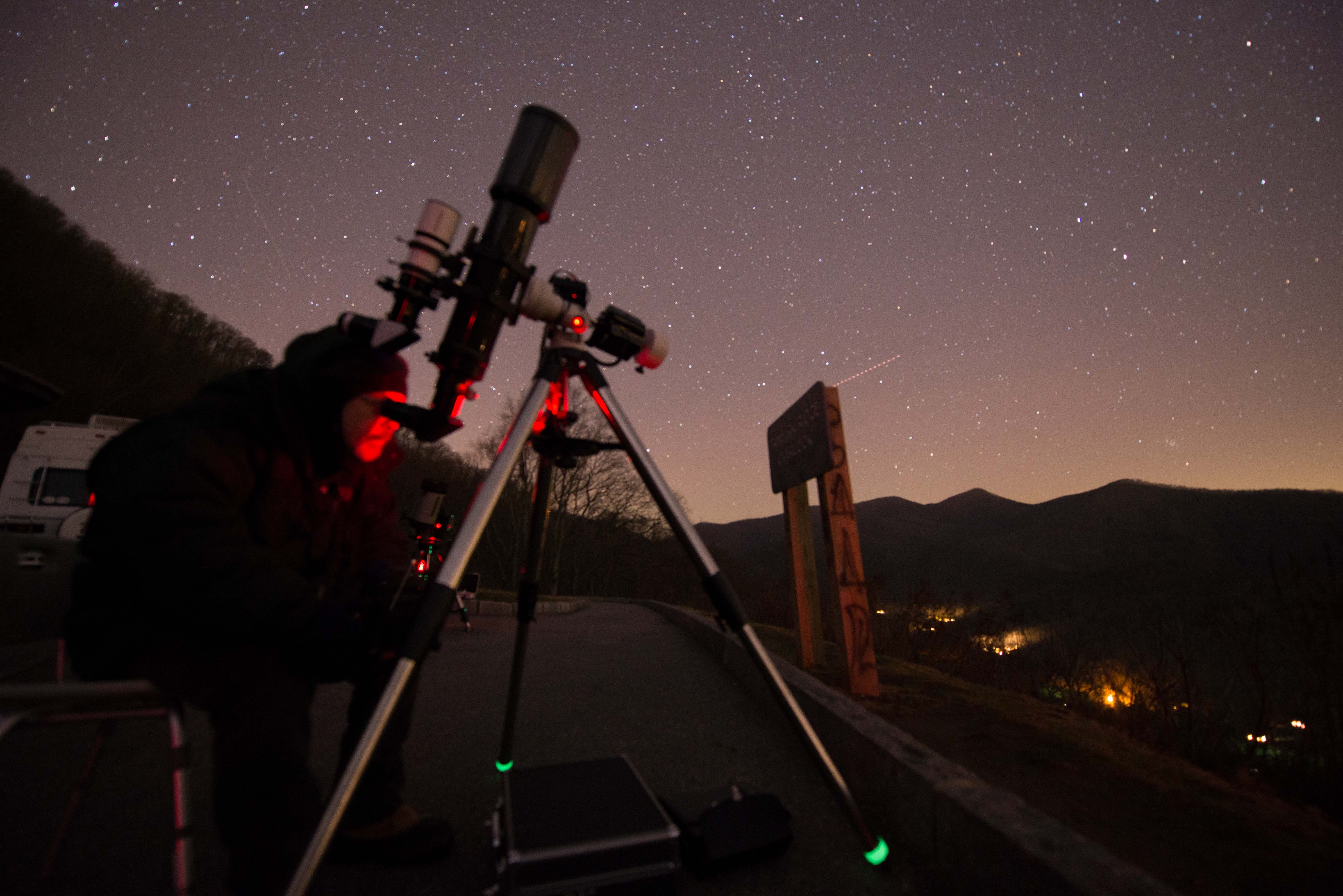 Astronomy Club of Asheville educates, amazes at UNCA???s Lookout
