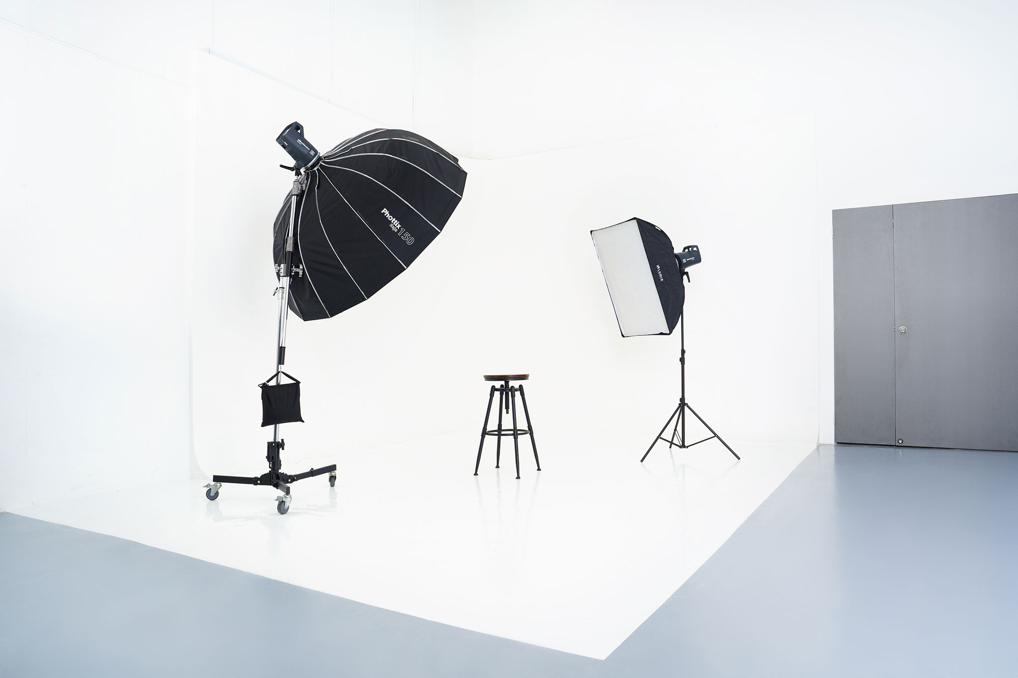 mountstudiocycloramastudiowallinterior Mount Studio