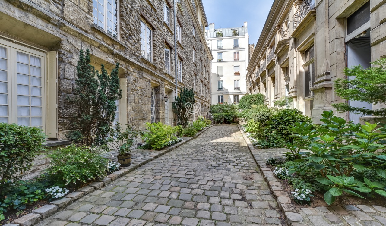 Rue du Cardinal Lemoine Paris 5th Move in Paris