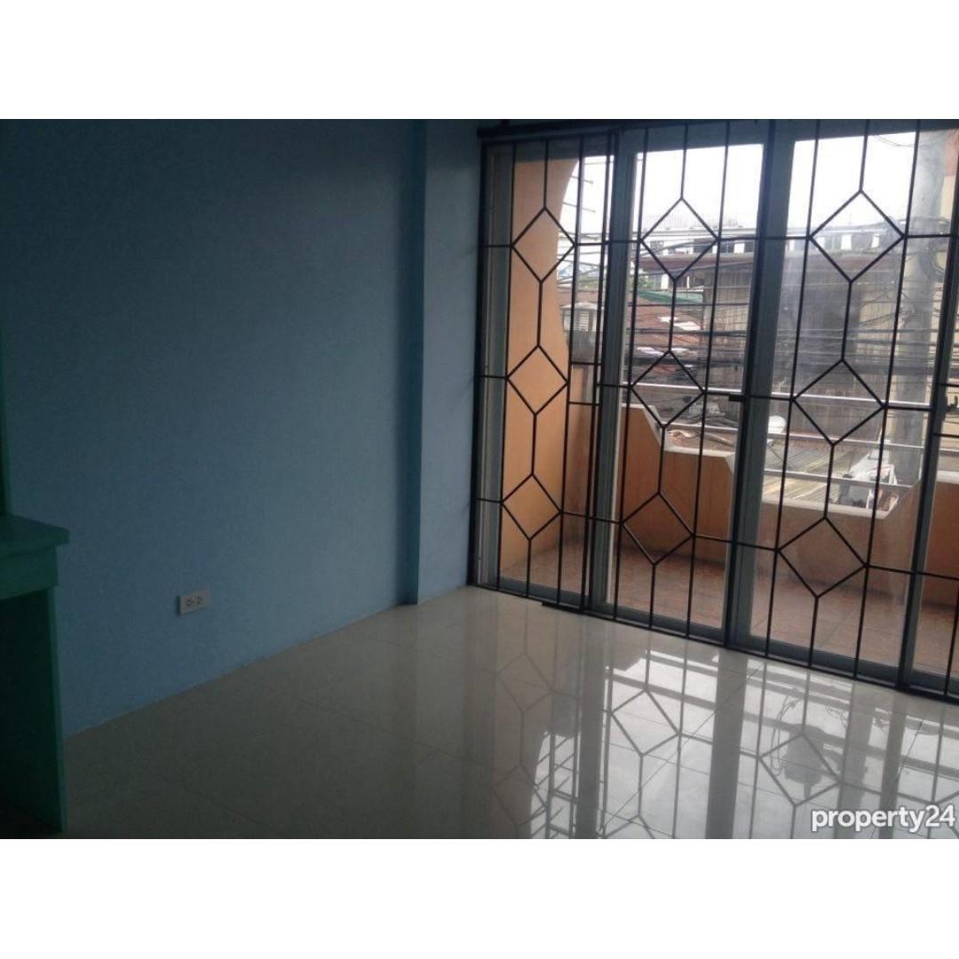 Staff house Executive building for Rent Pasay DD MOA Aseana Edsa 20 pax
