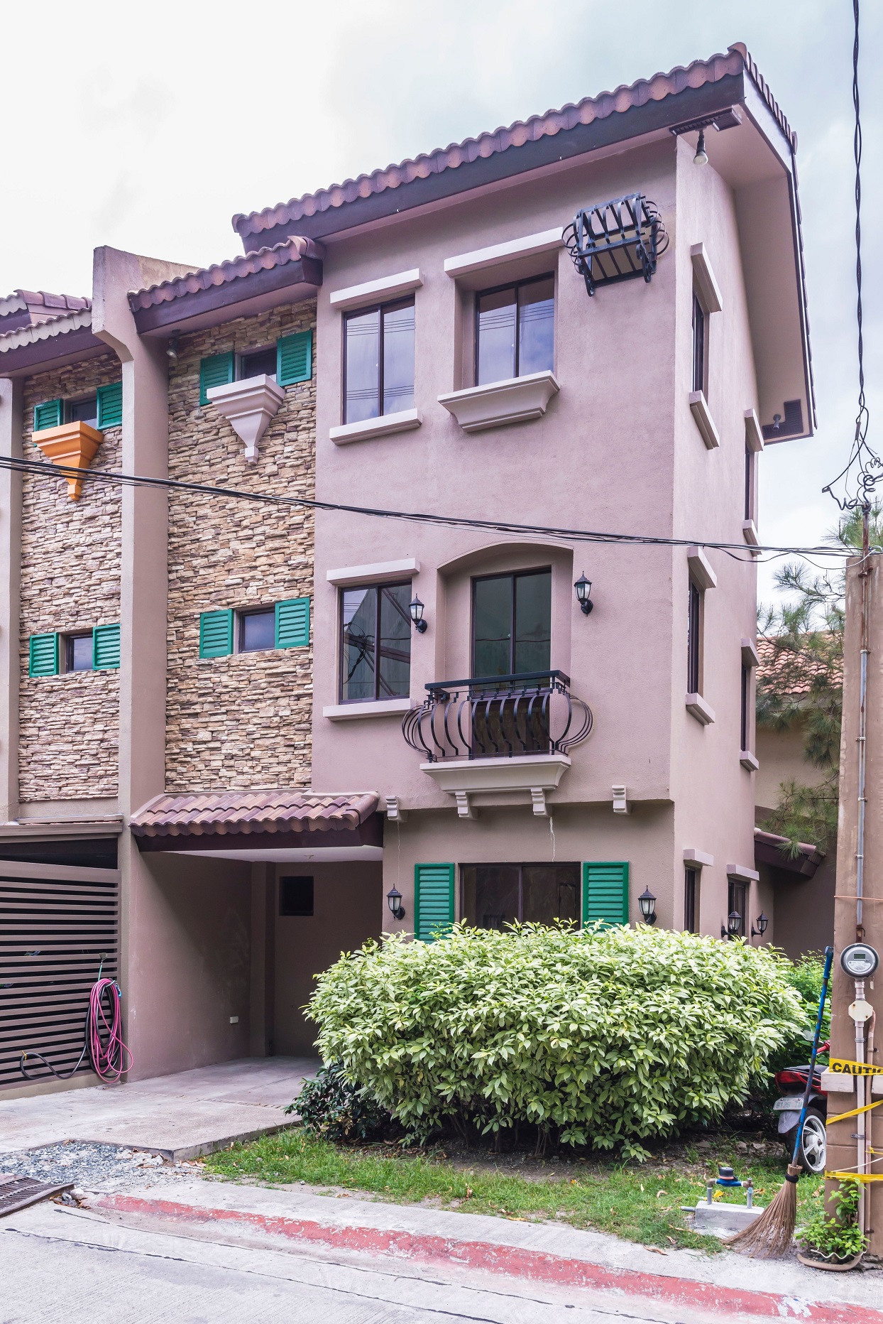 3 Storey Townhouse near SM Bacoor MoveInTheCity